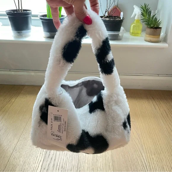 Girls White Fuzzy Daisy Plush Clutch For Cute Adventures 7”x9” - Picture 5 of 6